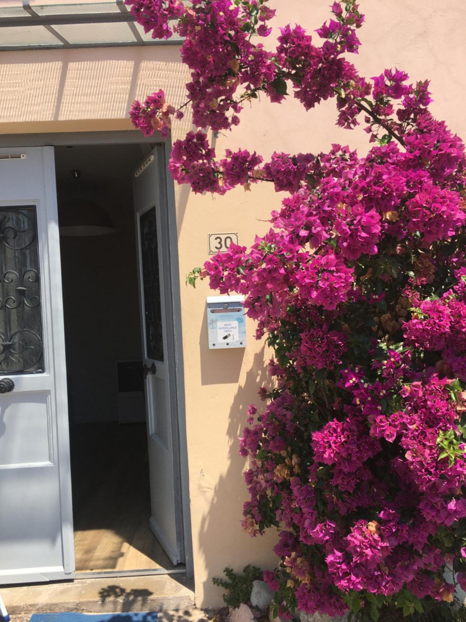 Appartement Central Des Terres Chaudes Proche Bord De Mer Μεντόν Εξωτερικό φωτογραφία